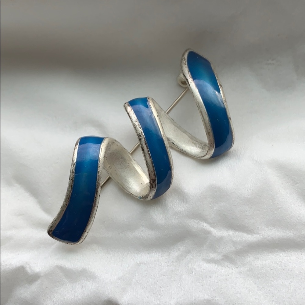Vintage 1980s enamel ribbon swirl brooch 2.5in